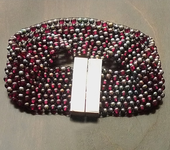 GarnetBlackPearlsBracelet